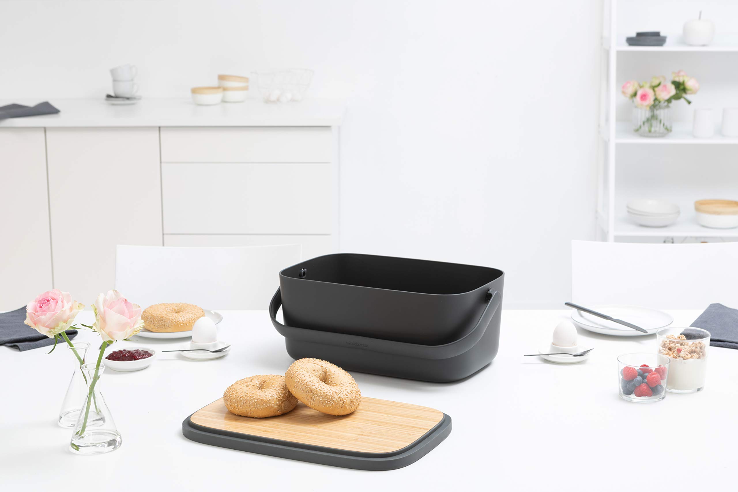 brabantia-brotkasten-gro-dunkelgrau-mit-bambus-servierbrett-griff image 6