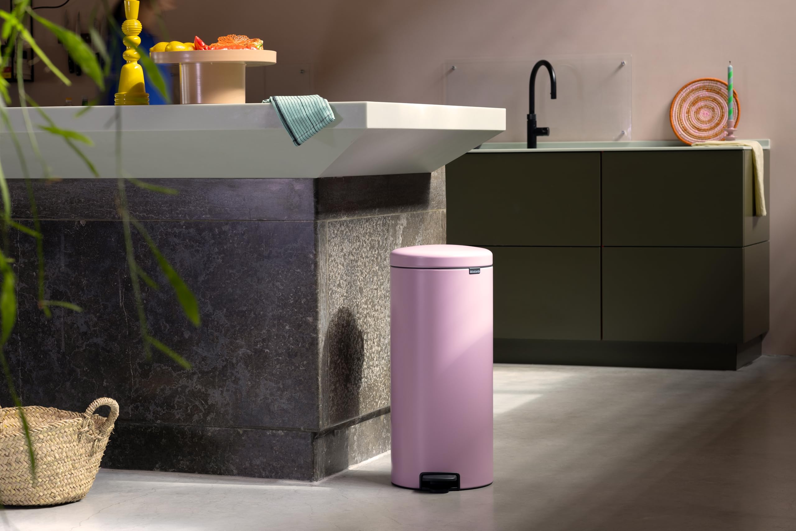 brabantia-newicon-tretm-lleimer-30-l-lilac-pink-soft-close image 8