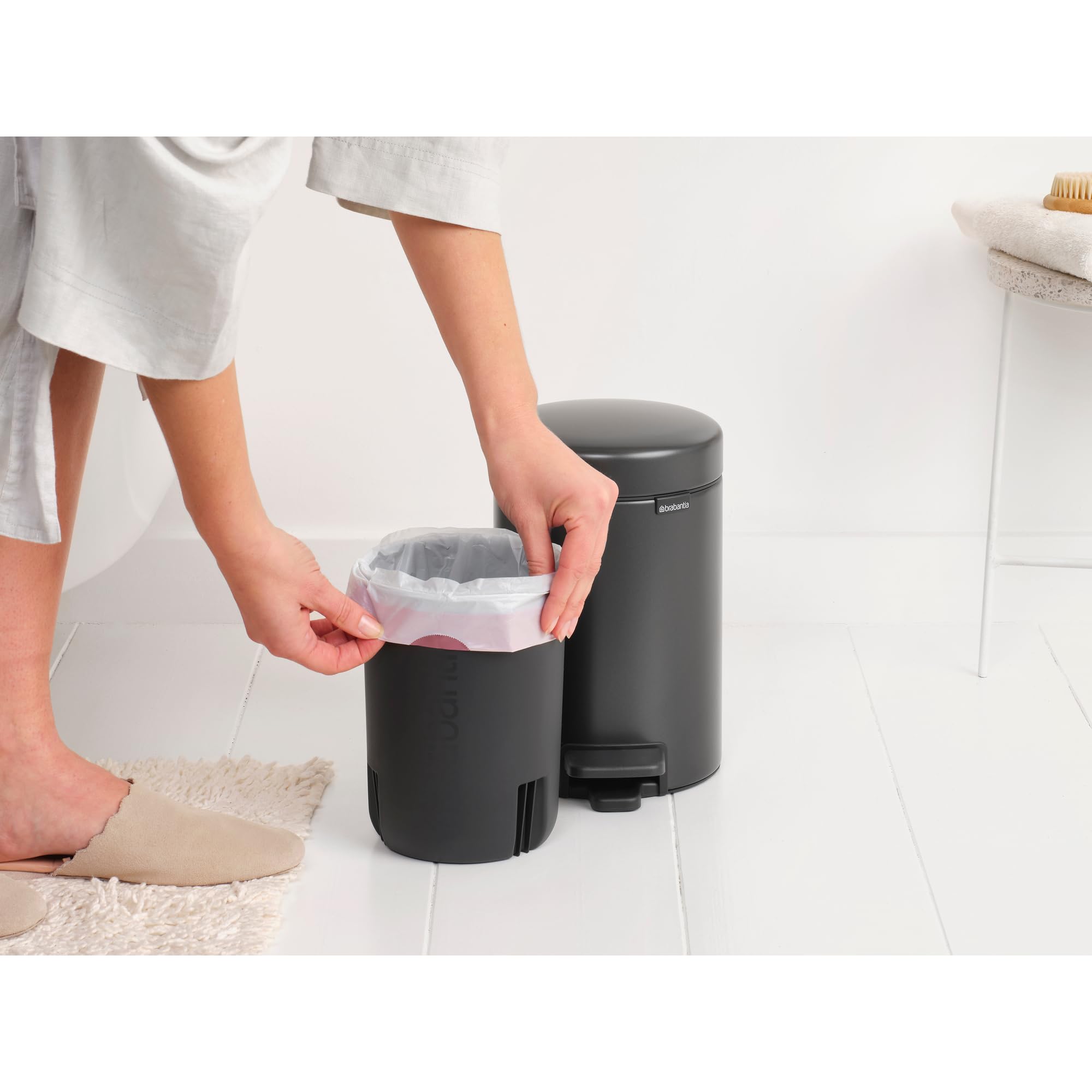 brabantia-newicon-treteimer-3-l-confident-grey-geruchsdicht image 4