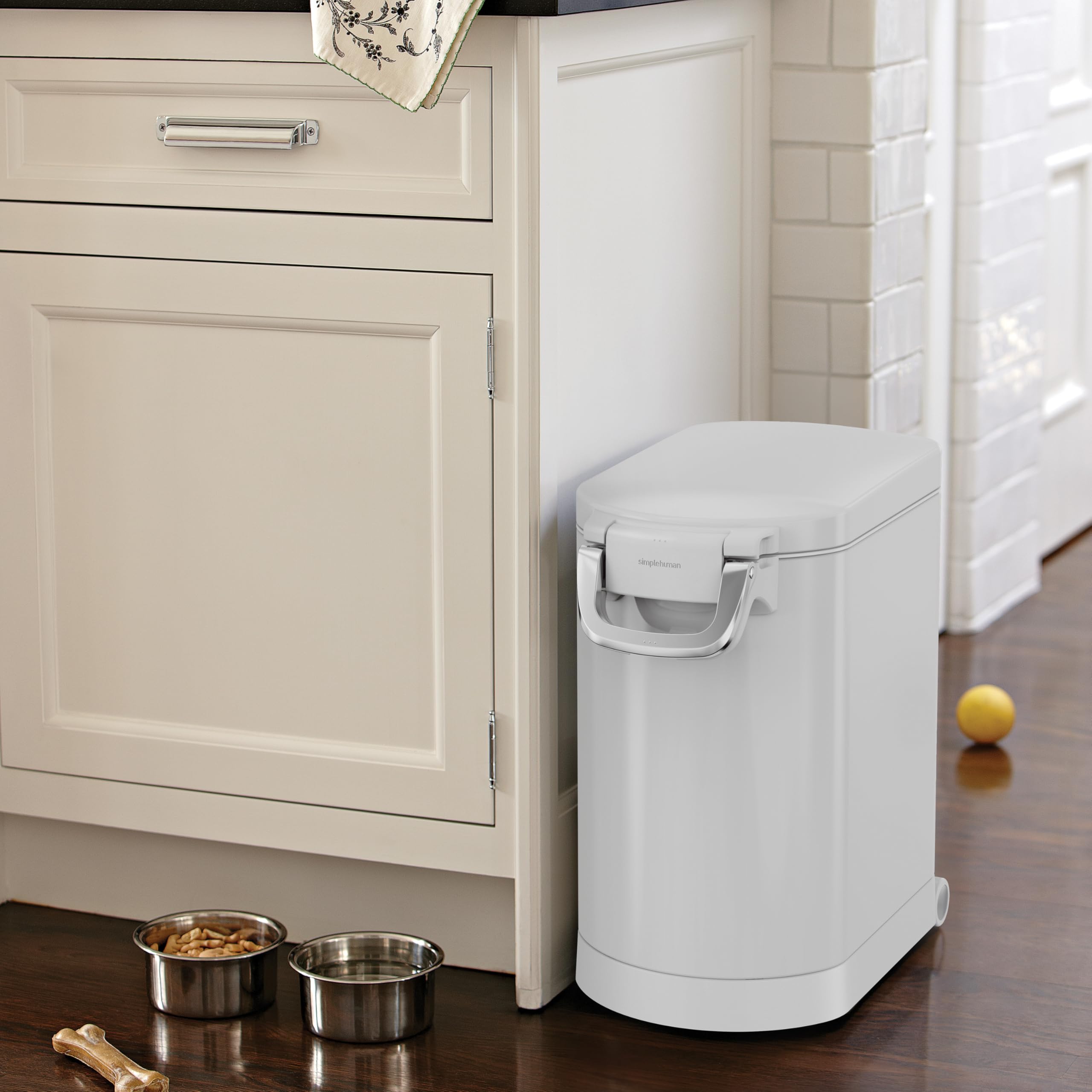 simplehuman-tierfutterbeh-lter-30l-wei-er-stahl-luftdicht-15kg image 6
