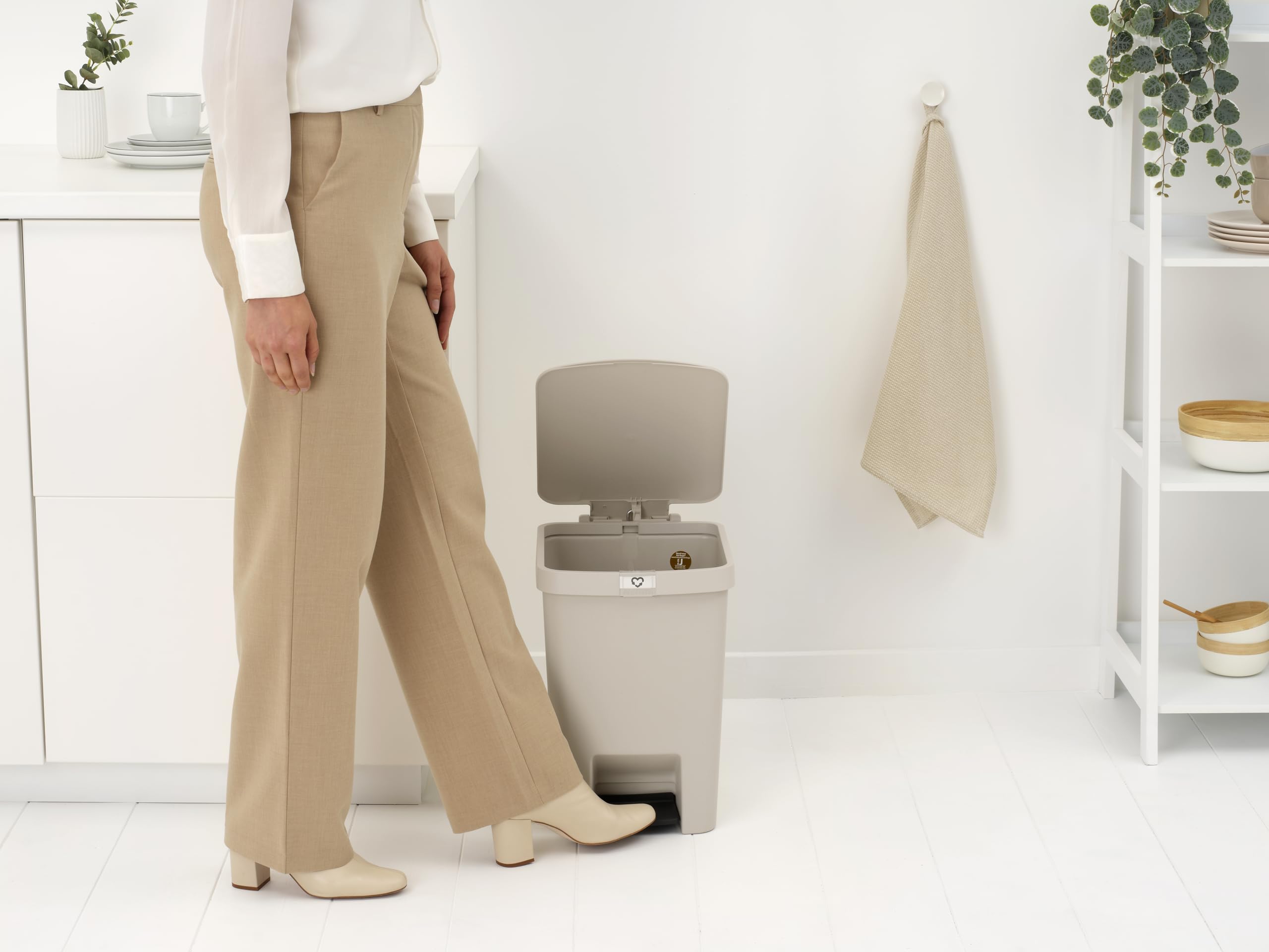 brabantia-stepup-tretm-lleimer-25-l-soft-beige-recycling image 4