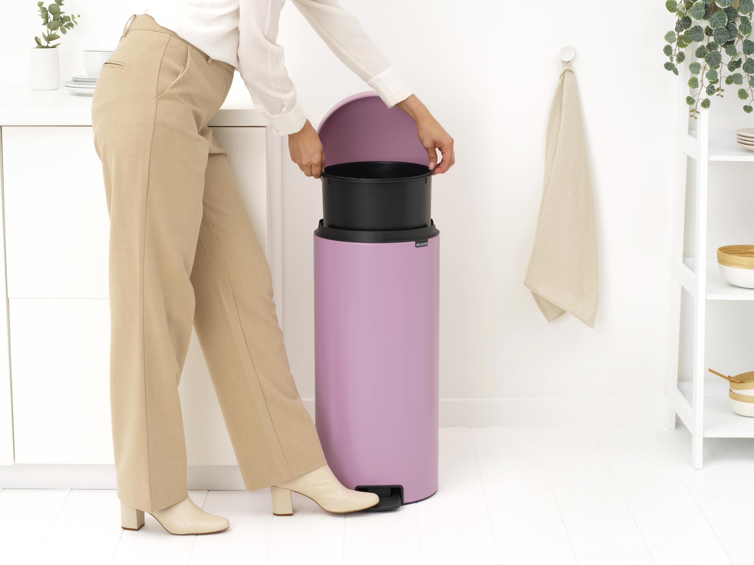 brabantia-newicon-tretm-lleimer-30-l-lilac-pink-soft-close image 6