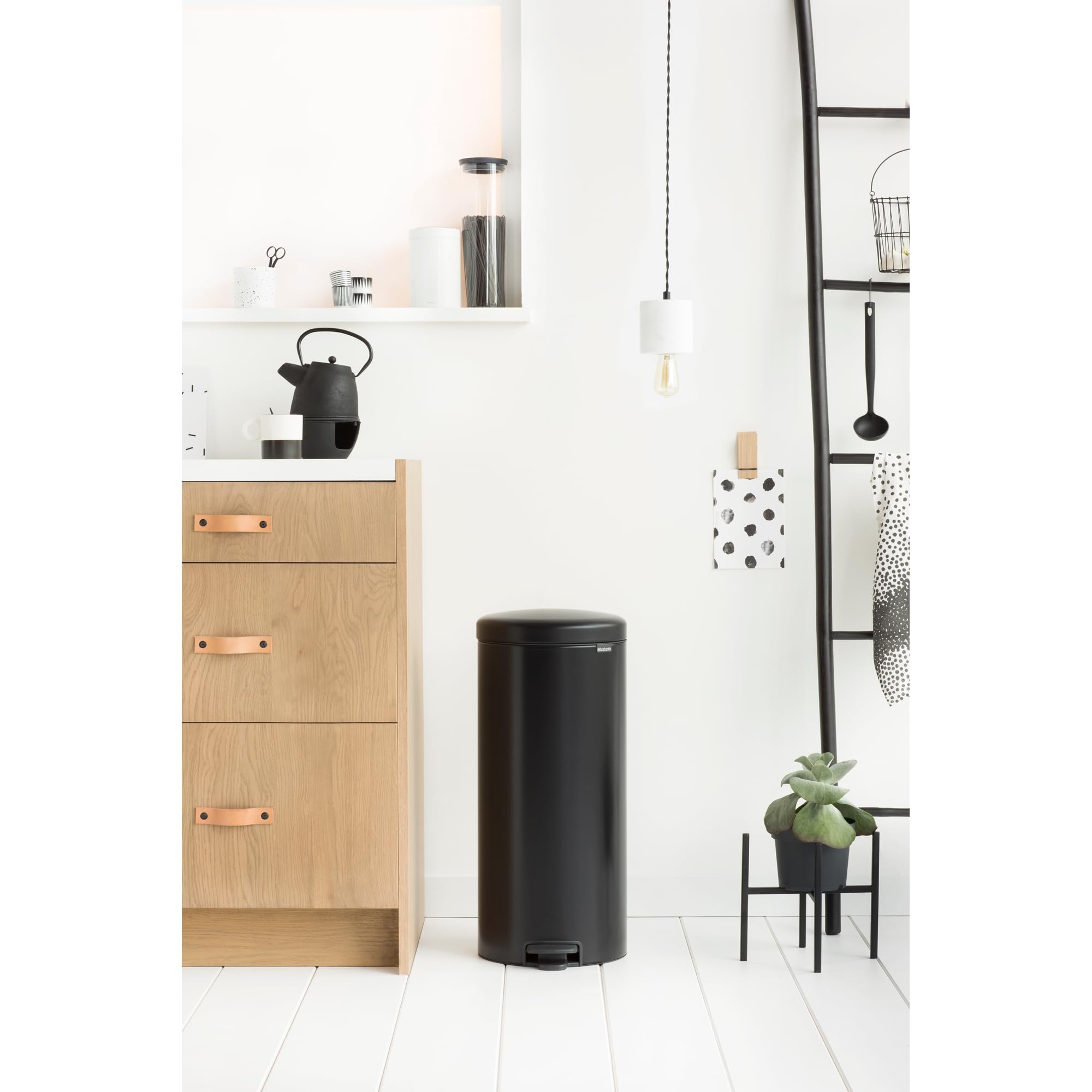 brabantia-treteimer-30l-matt-black-stahl-mit-inneneimer image 7