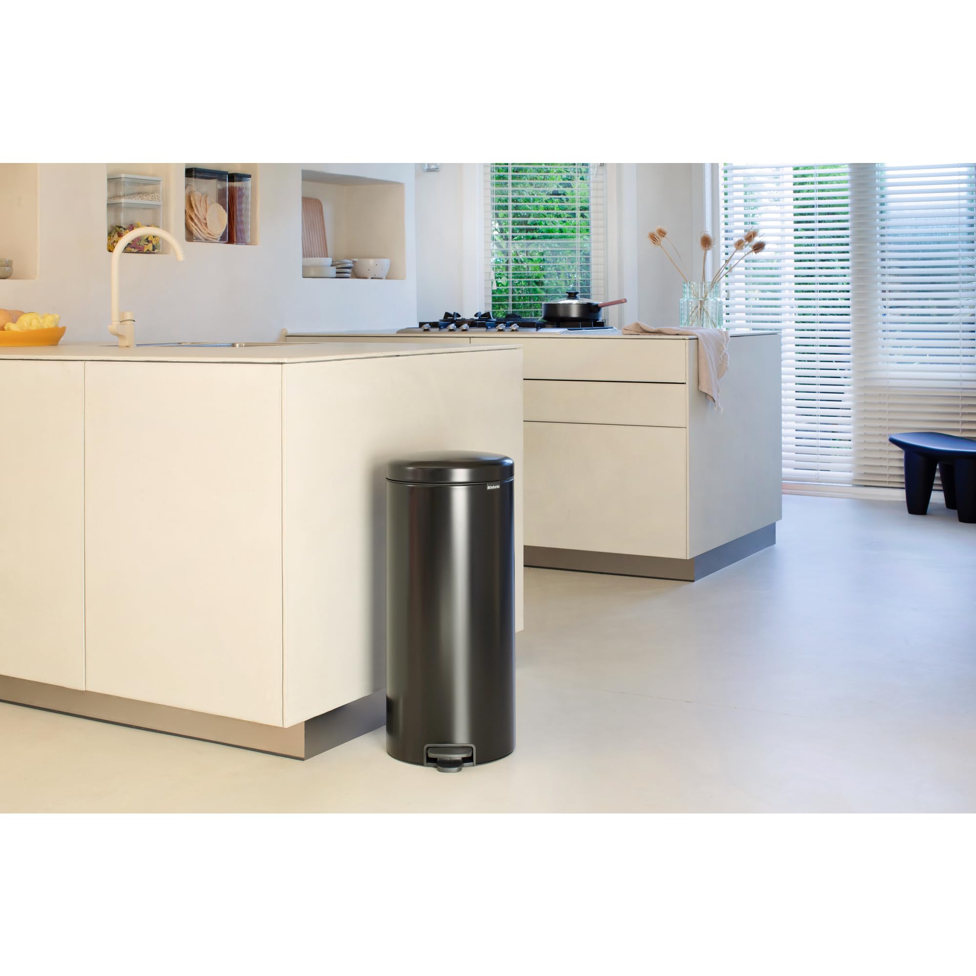 brabantia-treteimer-30l-matt-black-stahl-mit-inneneimer image 6