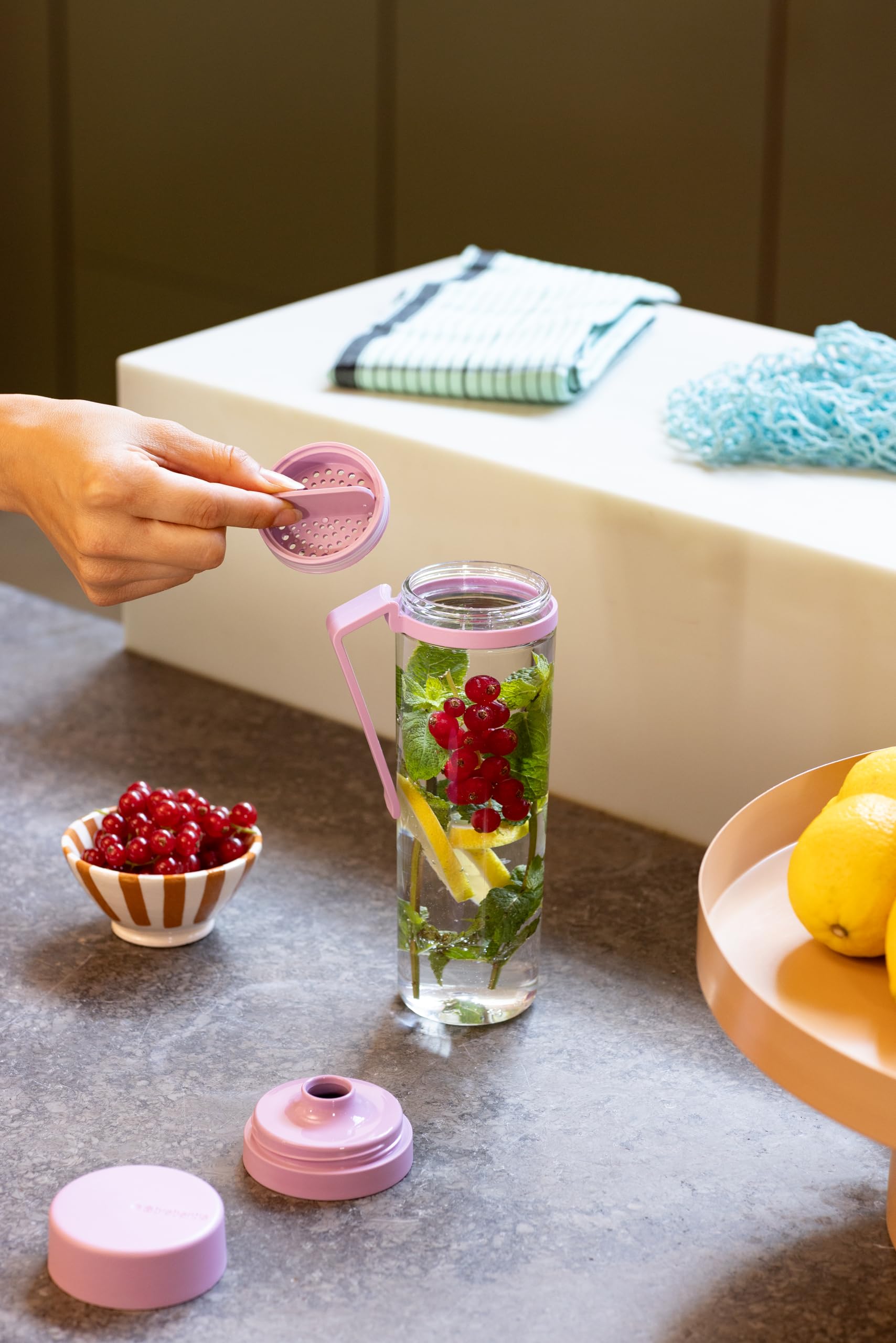 brabantia-make-take-trinkflasche-0-5-l-rosa-mit-fruchtsieb image 7