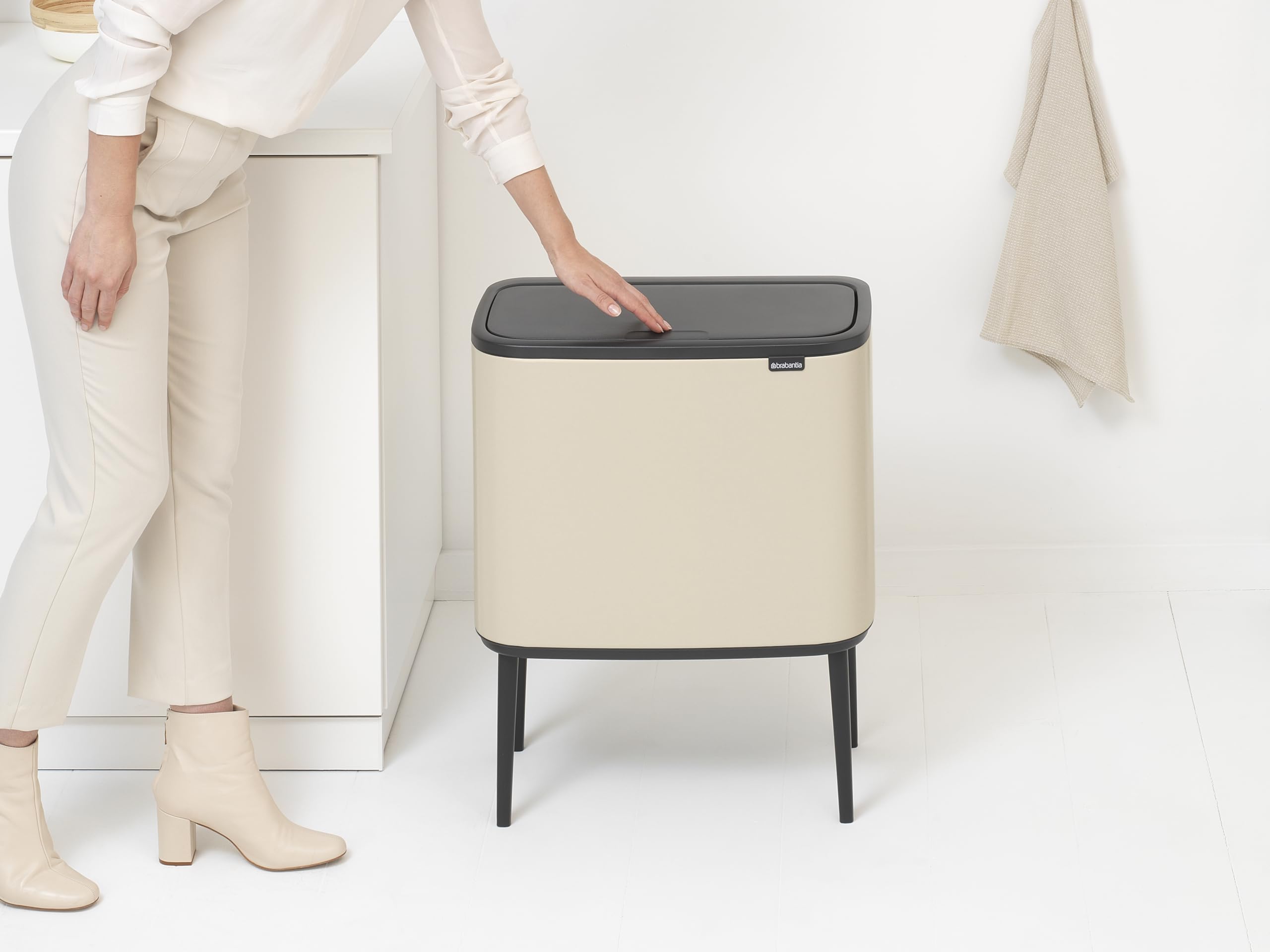 brabantia-bo-touch-bin-m-lleimer-23-11-l-soft-beige-trenner image 5