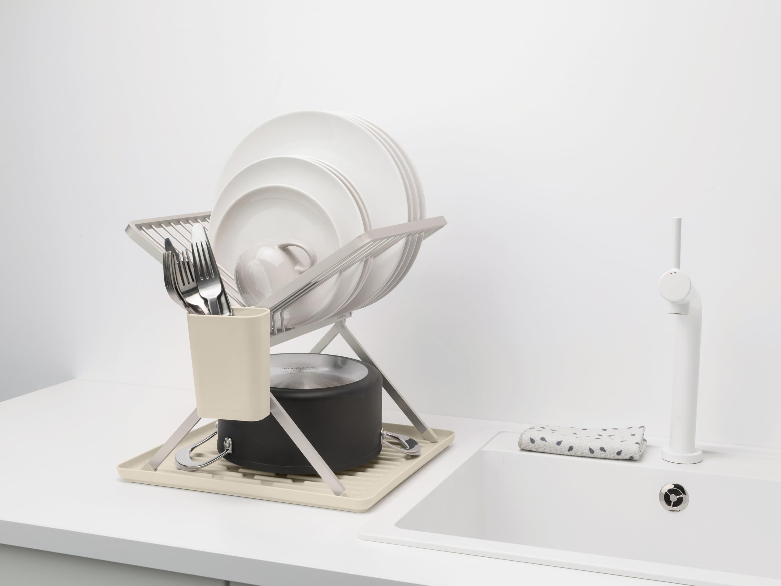 brabantia-sinkside-geschirrabtropfgestell-faltbar-soft-beige-13-teller image 7